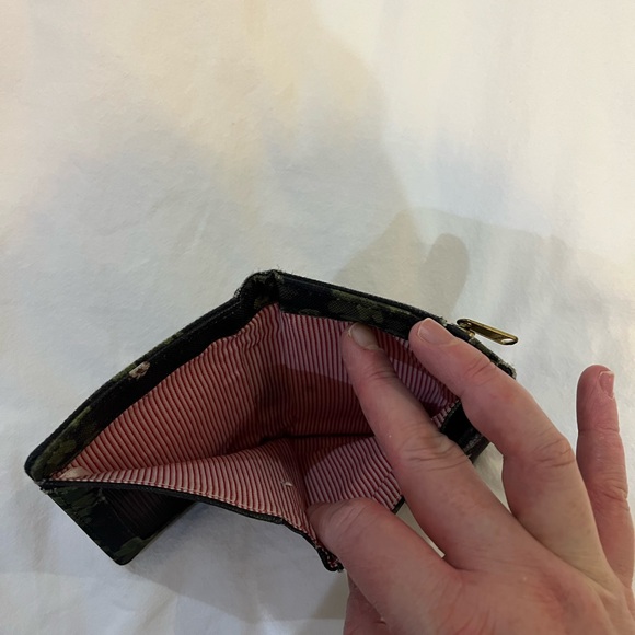Floral Herschel wallet - Picture 4 of 4